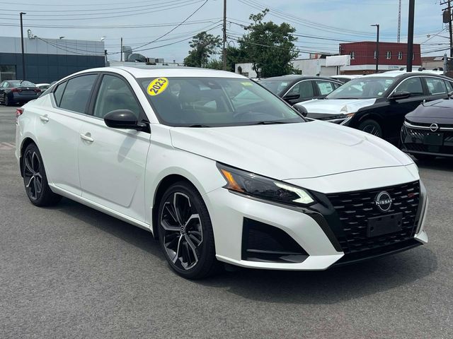 Pearl White 2023 Nissan Altima Sedan Front-Wheel Drive Continuously Variable Transmission