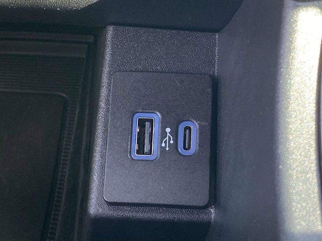 2022 Star White Metallic Tri-Coat Ford Edge ST Line AWD SUV