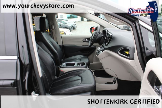 Used 2024 Chrysler Pacifica Van