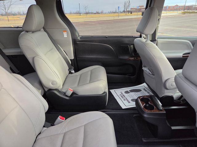 2019 Toyota Sienna XLE Auto Access Seat