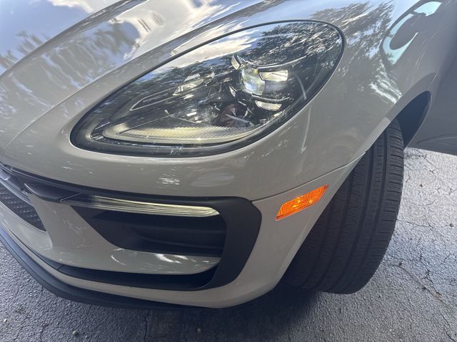 Used 2025  Porsche Base image 33