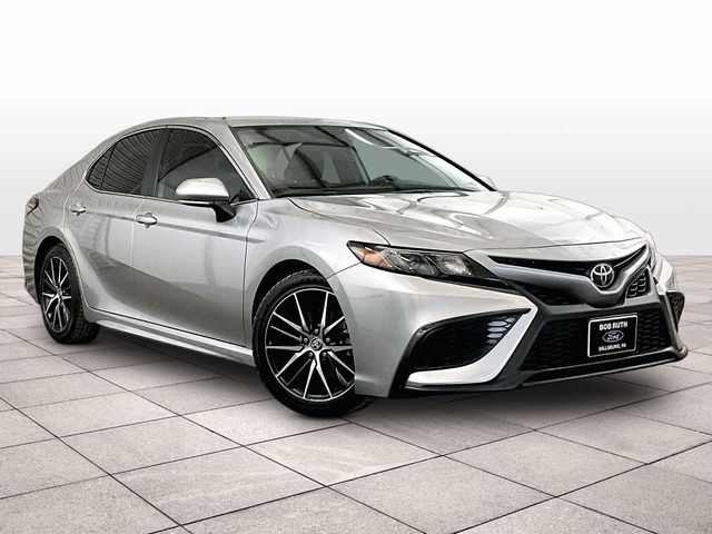 2023 Toyota Camry SE Silver at Sutliff Volkswagen