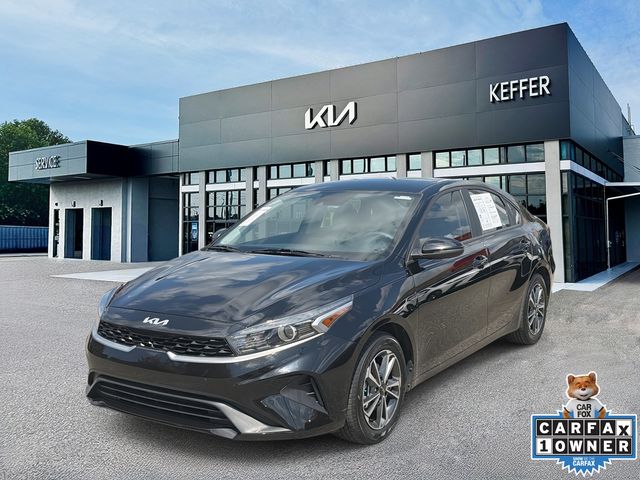 Aurora Black Pearl 2022 Kia Forte Sedan Front-Wheel Drive Continuously Variable Transmission