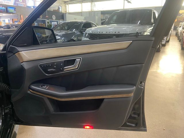 2011 Mercedes-Benz E 350 thumbnail 42