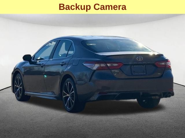 2018 Toyota Camry SE 8