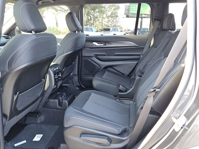 2026 Jeep Grand Cherokee L Laredo 4x2