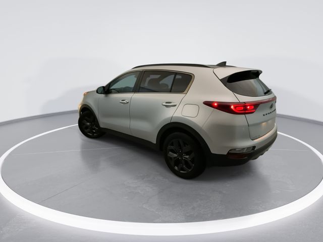 Used 2022 Silver Kia Nightfall image 4