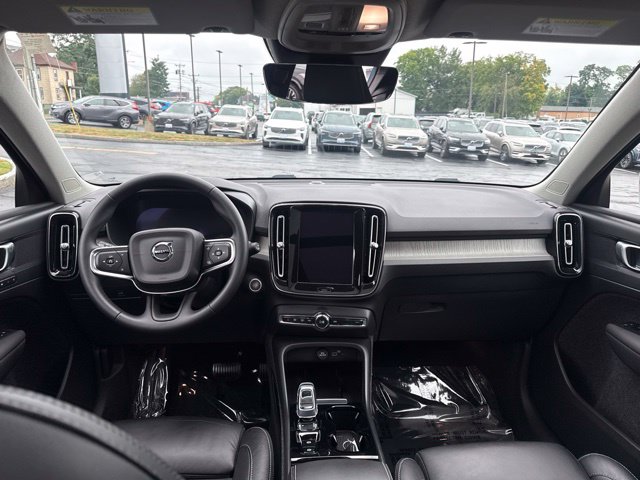 Used 2023 Volvo XC40 SUV