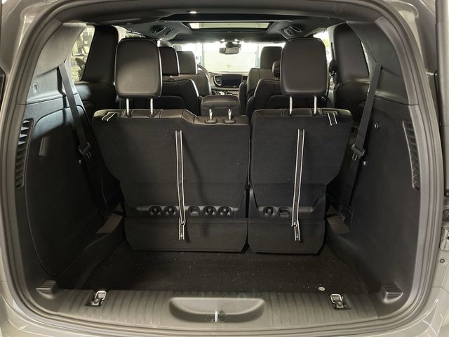 2025 Chrysler Pacifica Select photo