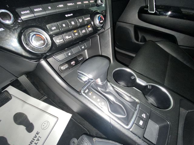 Used 2022 White Kia EX image 19