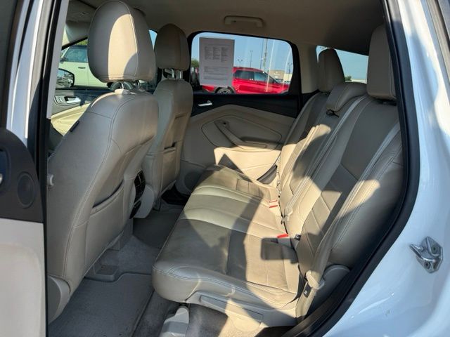 2015 Oxford White Ford Escape SE FWD SUV
