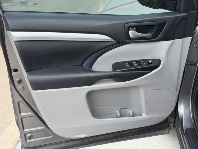 2018 Toyota Highlander XLE Gray at River Oaks CDJR
