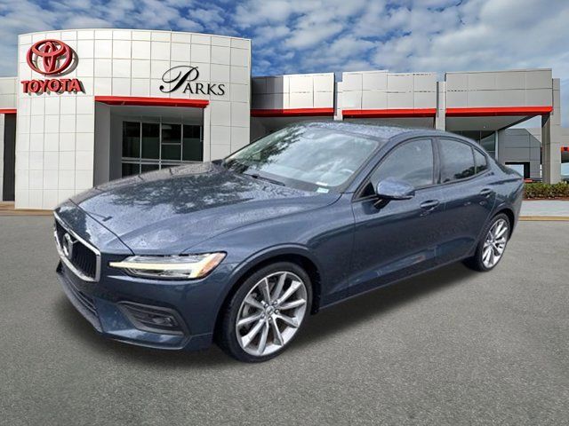 2021 Volvo S60 T5 Momentum's photo