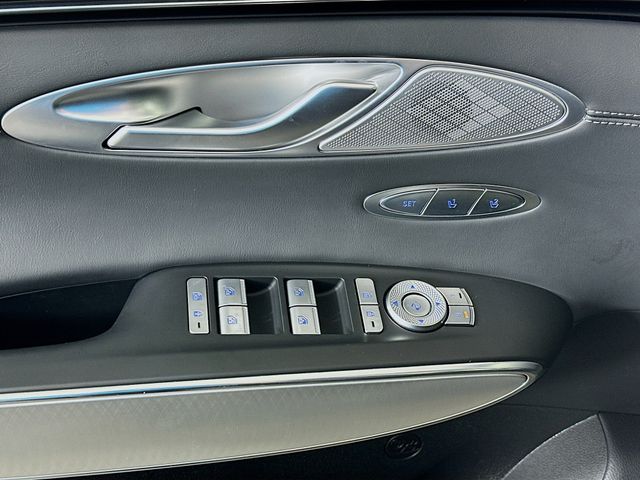 Thumbnail: 2025 Genesis GV70 - 18