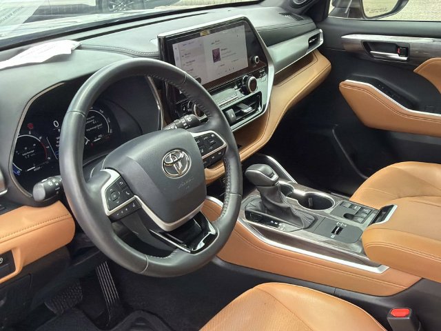 Used 2024 Toyota Highlander SUV