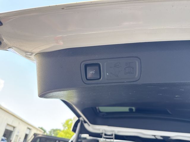 Used 2020 White Ford XLT image 13