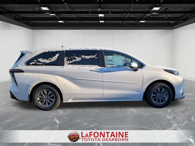 2026 Toyota Sienna LE - Photo 6