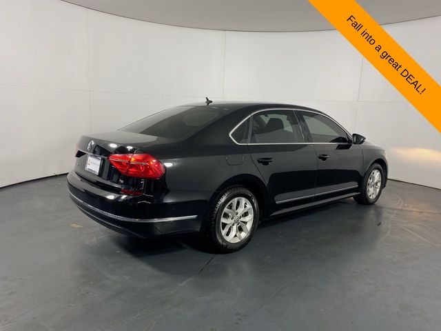 2016 Volkswagen Passat 1.8T S 35