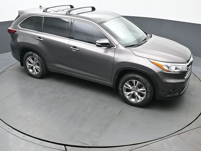 2016 Toyota Highlander LE Plus V6 41