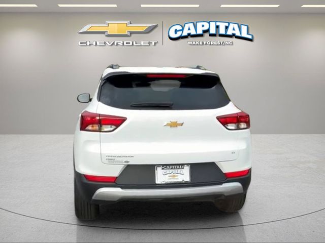 Used 2025 White Chevrolet LT image 5