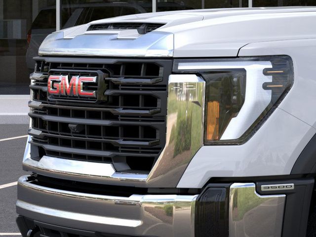 2025 GMC Sierra 3500HD Pro 13