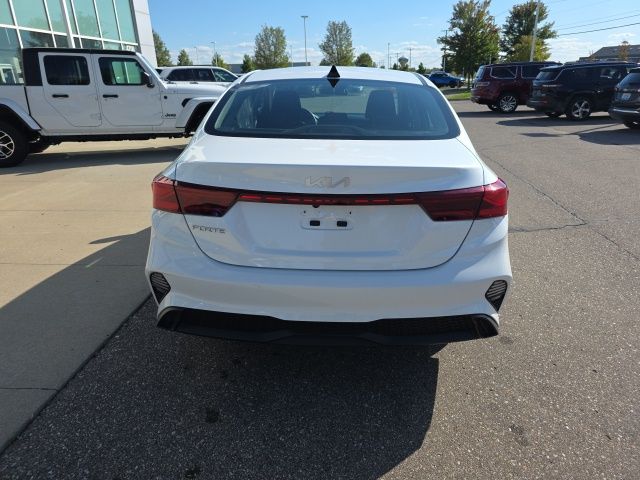 2023 Kia Forte LXS - Snow White Pearl exterior view 6