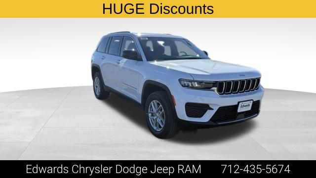 2026 Jeep Grand Cherokee Laredo 4WD