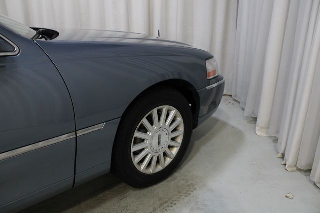 Used 2003 Silver Lincoln Signature image 23