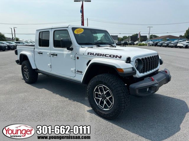Bright White Clearcoat 2025 Jeep Gladiator Pickup Truck Four-Wheel Drive 8-Speed Automatic
