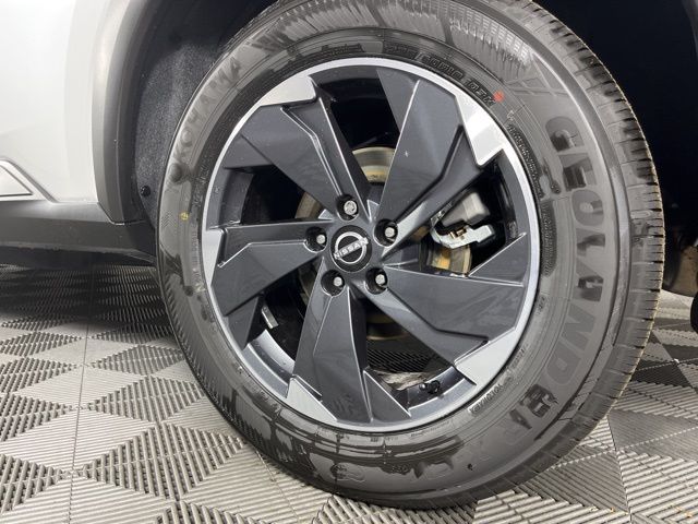 2025 Everest White Pearl Nissan Rogue SV FWD SUV