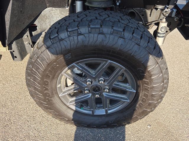 Used 2025 Green Jeep Sport S image 16