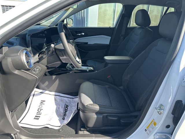 2025 Chevrolet Trax LT photo