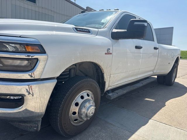 Bright White Clearcoat 2025 RAM 3500 Pickup Truck Four-Wheel Drive 8-Speed Automatic