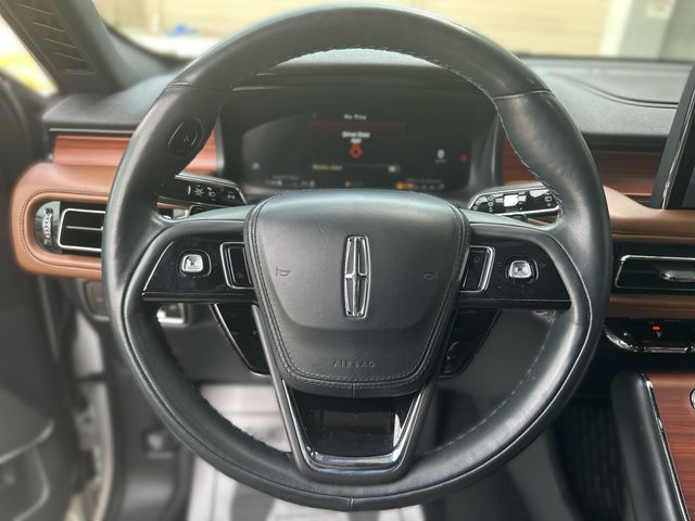 Used 2023 White Lincoln Reserve image 15