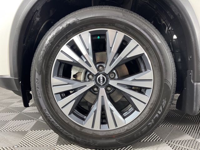 2023 Pearl White Tricoat Nissan Rogue SV FWD SUV