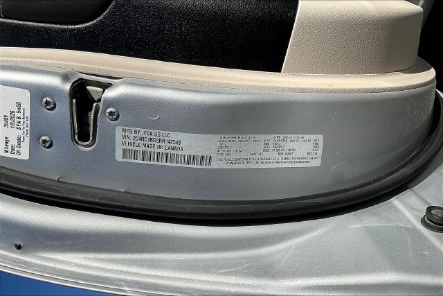 Used 2024 Chrysler Pacifica Van