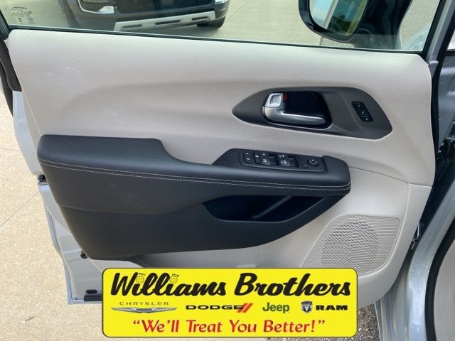 2024 Chrysler Pacifica Touring L - Silver Mist Clearcoat exterior view 11