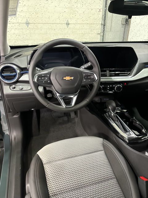2025 Chevrolet Trax LT photo