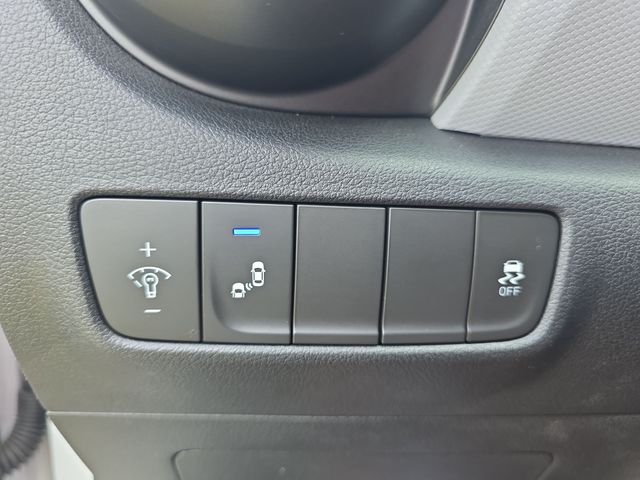 Used 2018 White Hyundai Limited image 27