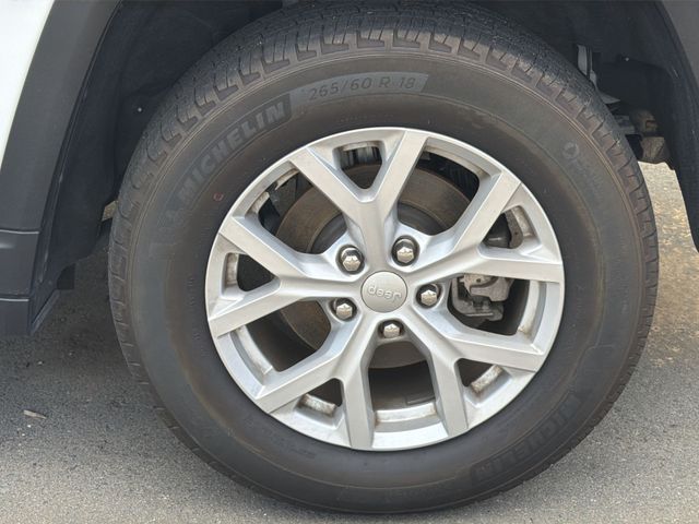 Used 2023 White Jeep Limited image 8