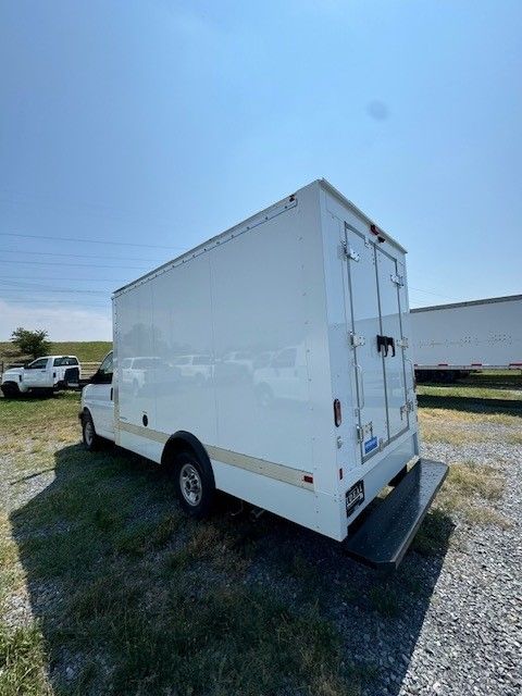 2024 GMC Savana 3500 Work Van 5