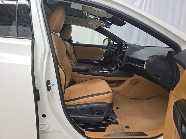 Used 2023 White Lexus 450e Premium image 5
