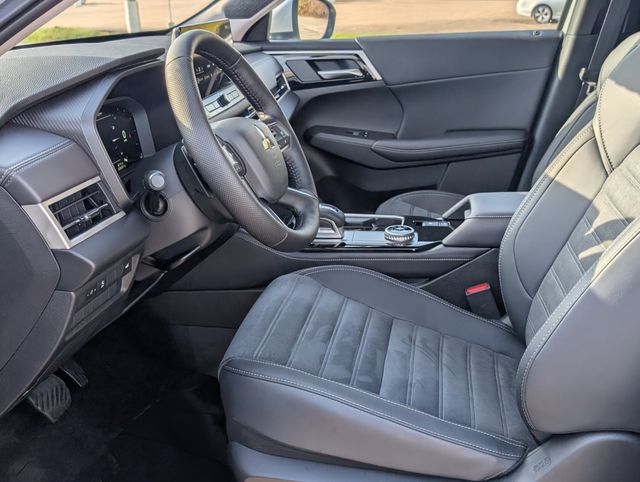 New 2026 White Mitsubishi SE image 13