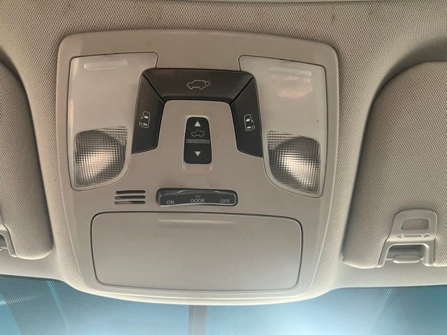 2015 Toyota Sienna XLE photo