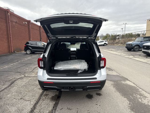 New 2026 White Ford ST-Line image 21