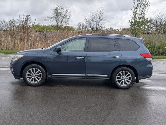 2016 Nissan Pathfinder - Image 2