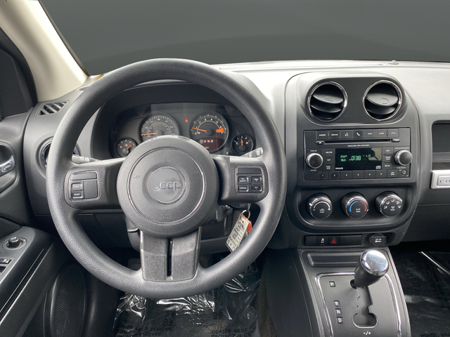 Used 2016 True Blue Pearlcoat Jeep Sport image 5