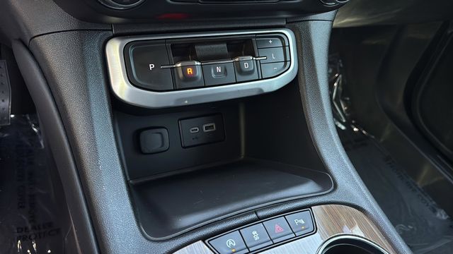 Used 2023 White GMC SLE image 31