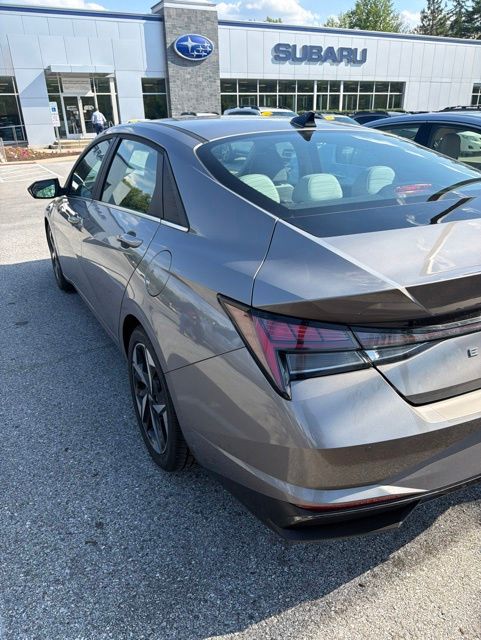 2022 Hyundai Elantra Hybrid Limited - 2