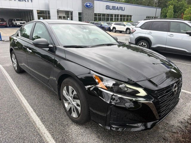 Super Black Clearcoat 2024 Nissan Altima Sedan Front-Wheel Drive Continuously Variable Transmission